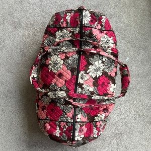 VERA BRADLEY XL DUFFLE GREAT CONDITION